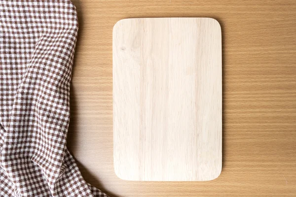 Kesme tahtası ve mutfak havlu