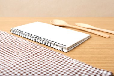 Defter ve mutfak araçları