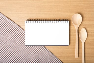 Defter ve mutfak araçları