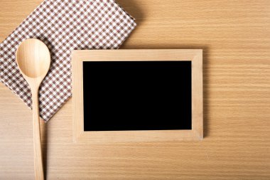 Yazı tahtası ve tahta kaşık