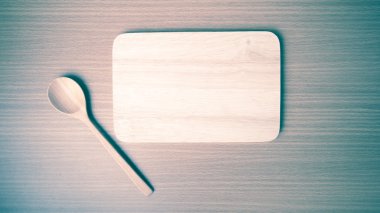 Kesme tahtası ve tahta kaşık