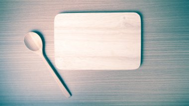 Kesme tahtası ve tahta kaşık