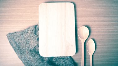 Kesme tahtası ve tahta kaşıklar