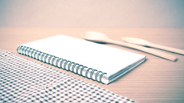 Defter ve mutfak araçları