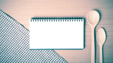 Defter ve mutfak araçları