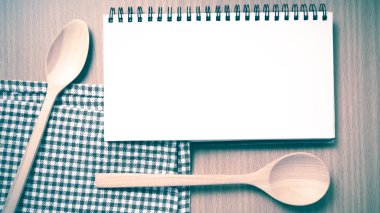 Defter ve mutfak araçları