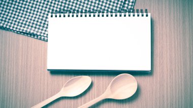 Defter ve mutfak araçları