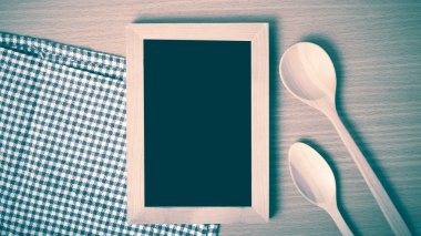 Yazı tahtası ve tahta kaşıklar