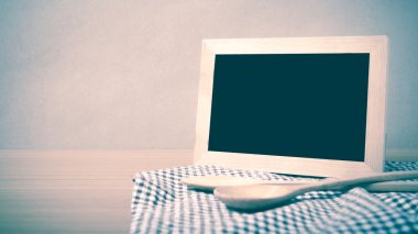 Yazı tahtası ve tahta kaşıklar