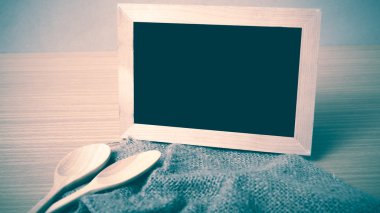 Yazı tahtası ve tahta kaşıklar