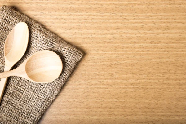 Cuchara de madera en el saqueo — Foto de Stock