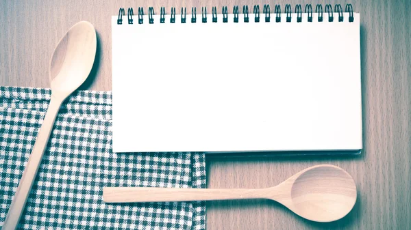 Defter ve mutfak araçları