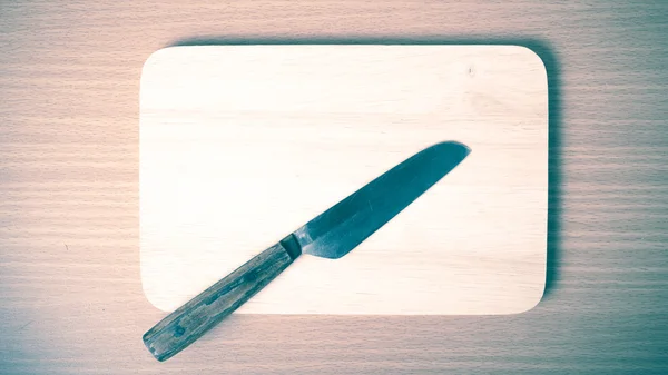 Knife and cutting board — Stock Photo, Image