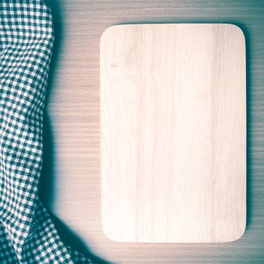 Kesme tahtası ve mutfak havlu