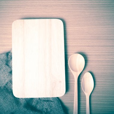 Kesme tahtası ve tahta kaşıklar