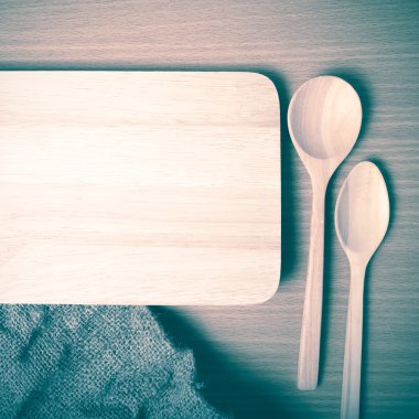 Kesme tahtası ve tahta kaşıklar