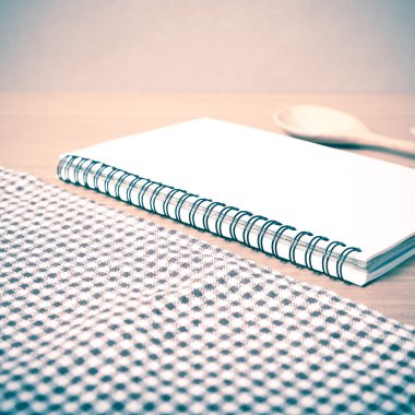 Defter ve mutfak araçları