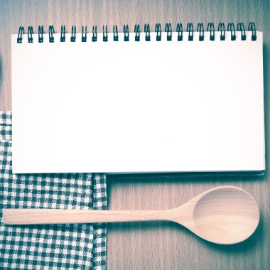 Defter ve mutfak araçları