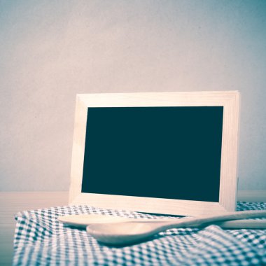 Yazı tahtası ve tahta kaşıklar