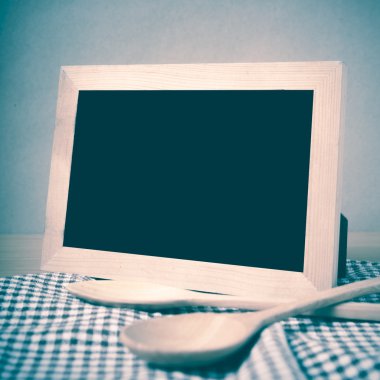 Yazı tahtası ve tahta kaşıklar