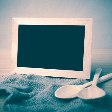 Yazı tahtası ve tahta kaşıklar