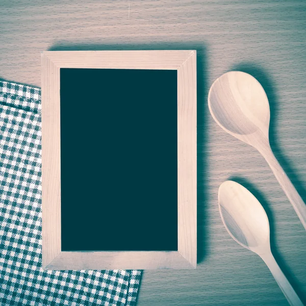 Yazı tahtası ve tahta kaşıklar