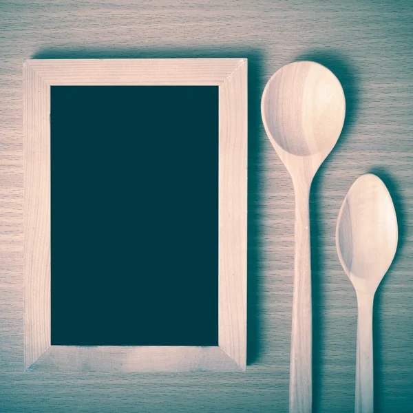 Yazı tahtası ve tahta kaşıklar
