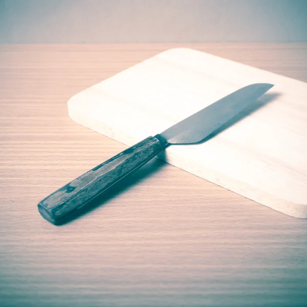 Knife and cutting board — Stock Photo, Image