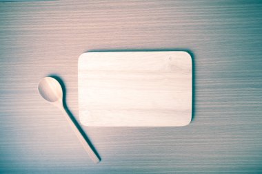 Kesme tahtası ve tahta kaşık