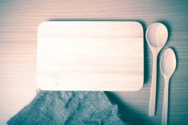 Kesme tahtası ve tahta kaşıklar