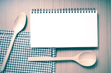 Defter ve mutfak araçları