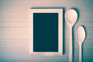 Yazı tahtası ve tahta kaşıklar