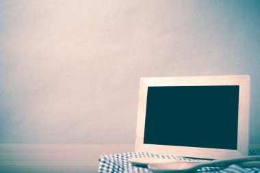 Yazı tahtası ve tahta kaşıklar