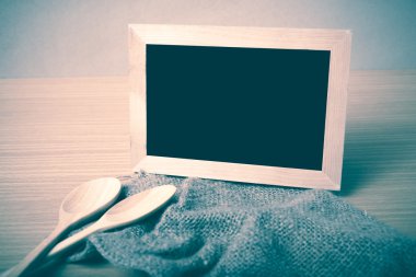 Yazı tahtası ve tahta kaşıklar