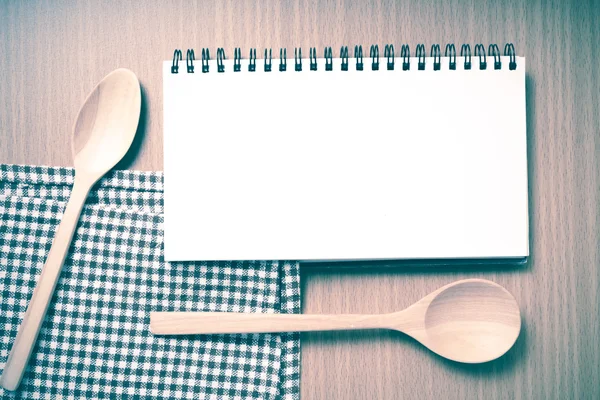 Defter ve mutfak araçları