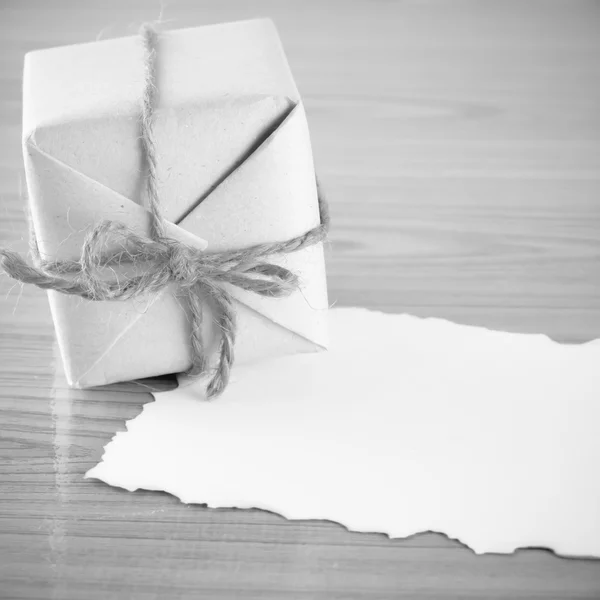 Kağıt ile hediye kutusu — Stok fotoğraf