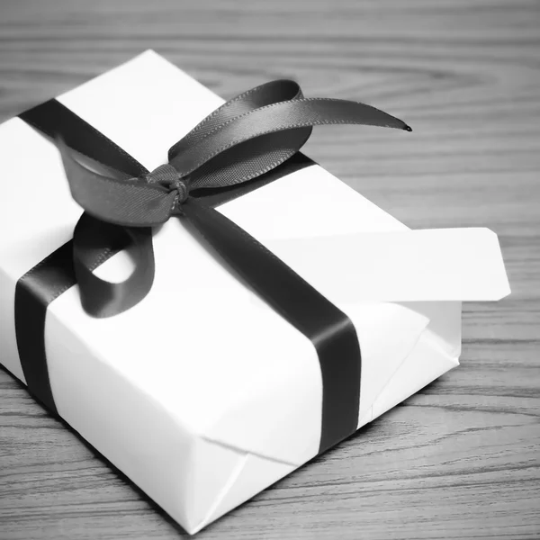 Caja de regalo y cinta — Foto de Stock