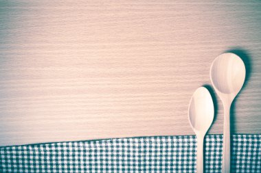 tahta kaşık ve mutfak havlu vintage tarzı