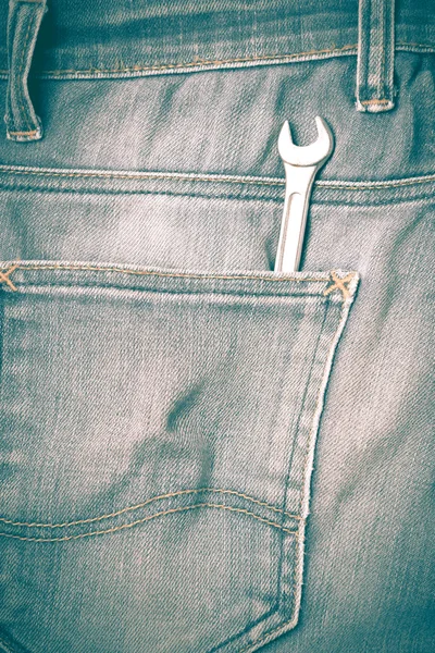 Llave de herramientas en pantalón jean —  Fotos de Stock