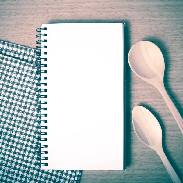 Notebook e utensili da cucina stile vintage — Foto Stock