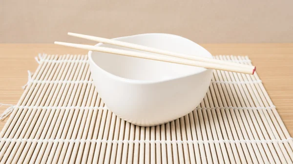 chopstick ile boş kase