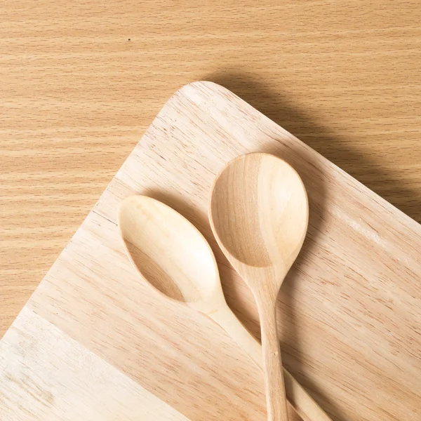 Cucchiaio di legno con tagliere — Foto Stock