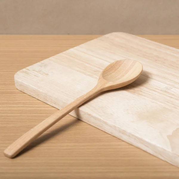 Cucchiaio di legno con tagliere — Foto Stock