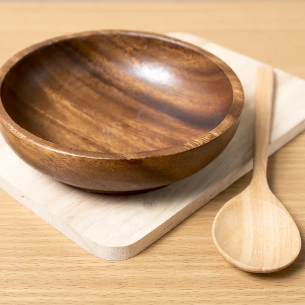 Cuenco de madera y cuchara —  Fotos de Stock