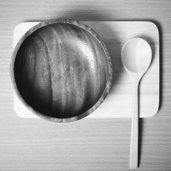 나무 그릇과 숟가락 흑백 색상 톤 스타일 — 스톡 사진