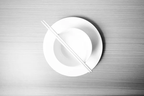 Pusta miska chopstick kolor biało-czarny dźwięk stylu — Zdjęcie stockowe
