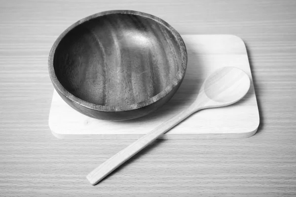 Drewniane miski i łyżka czarno-biały kolor dźwięk stylu — Zdjęcie stockowe