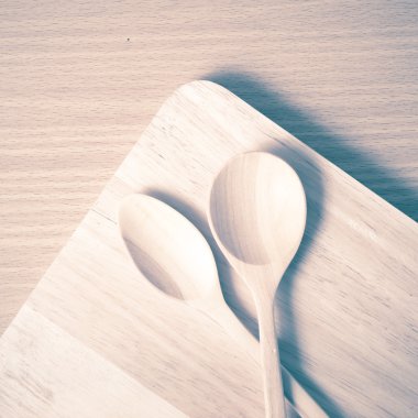 tahta kaşık ile kesme tahtası vintage tarzı