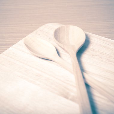 tahta kaşık ile kesme tahtası vintage tarzı