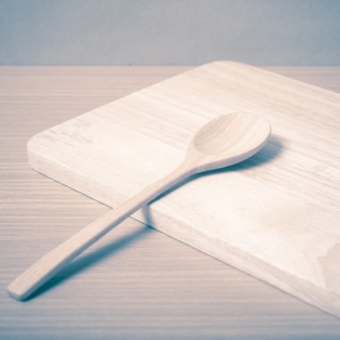 tahta kaşık ile kesme tahtası vintage tarzı